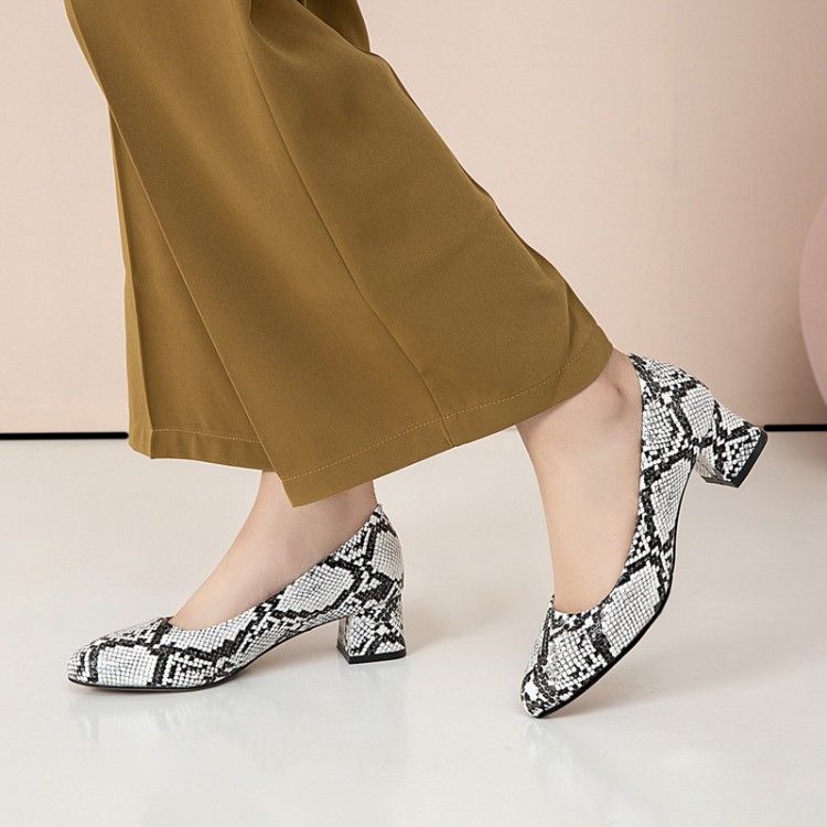 Fashion Flat Shoes with PU Upper and TPR Sole